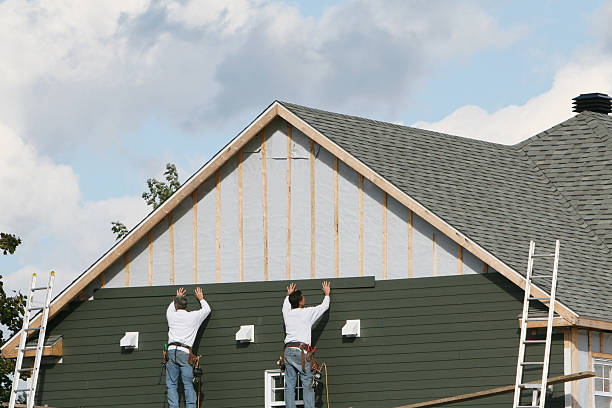 Professional Vinyl Siding technician working in Bay Shore, NY